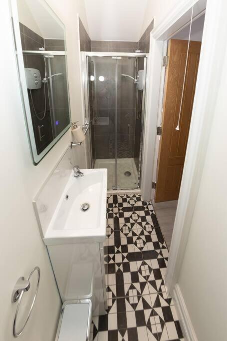 Unit 3 Modern Self Contained Apartment Cobh Exterior photo